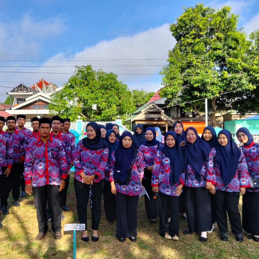 Perangakat Desa Bentenglompoe Mengikuti Upacara Hari Kesadaran Nasional (HKN)